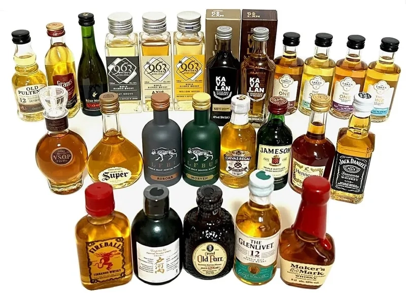 Trang trí tinh tế với mô hình chai rượu tí hon