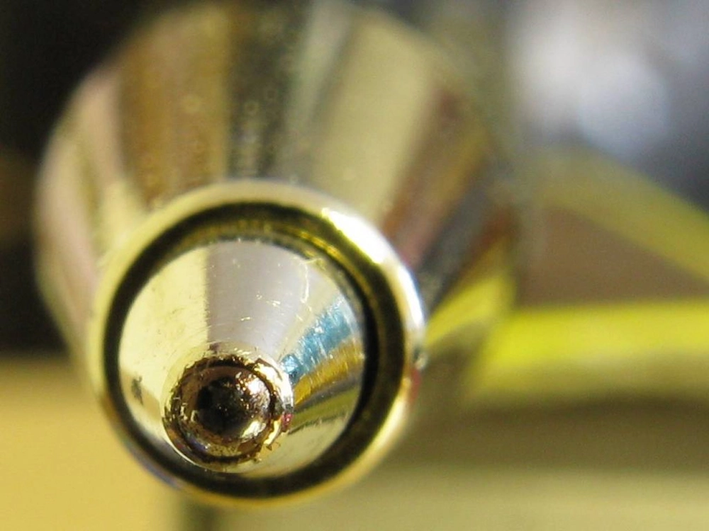 Bút bi nét to tạo hiệu ứng thị giác mạnh mẽ