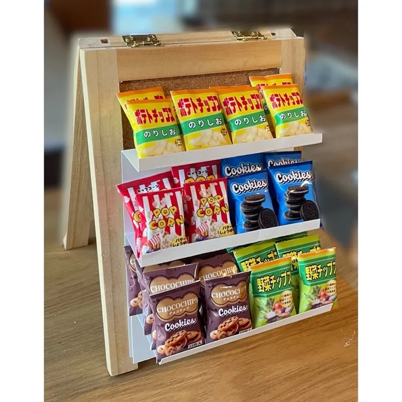 Bé thích thú với đồ ăn nhẹ mini cute