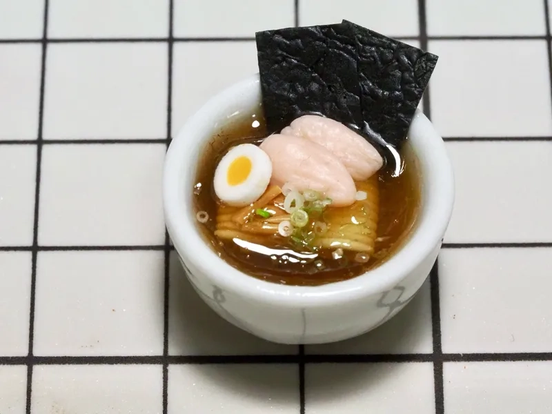 Tận hưởng bữa nhanh với mì ăn liền mini