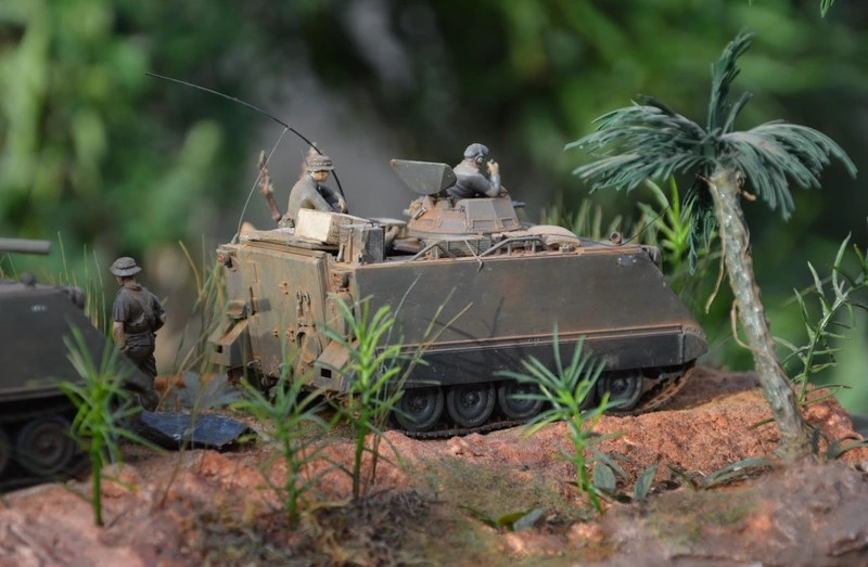 Dựng cảnh chi tiết với mô hình chiến tranh mini dựng cảnh