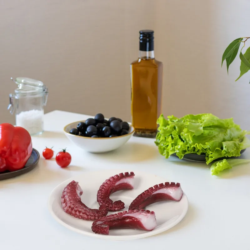 Tô điểm bàn tiệc với thức ăn giả trang trí xinh