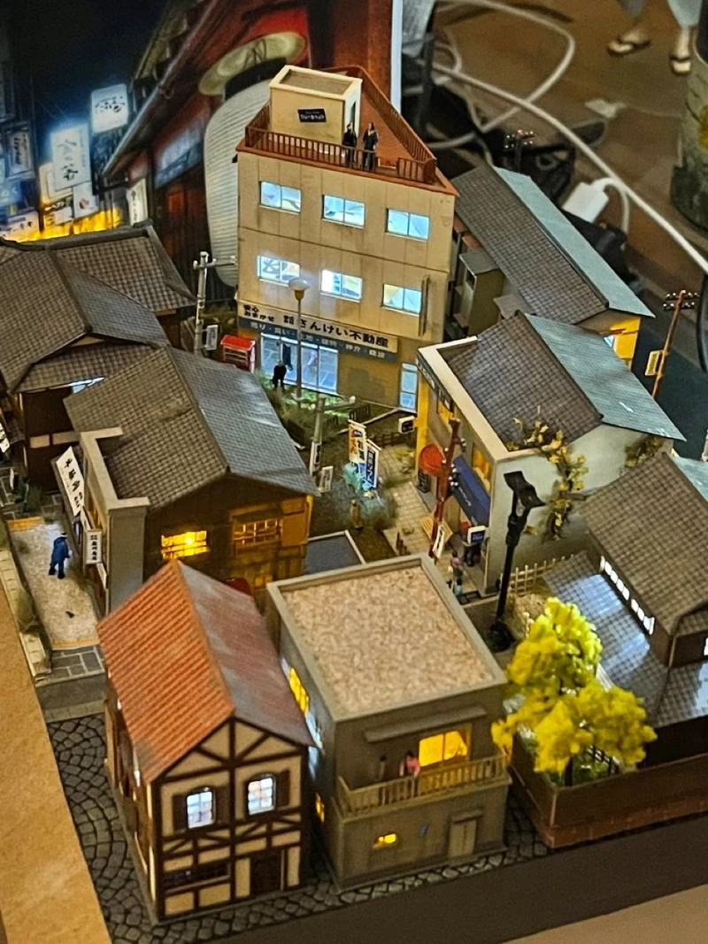 Cửa hàng tiện lợi sống động nhờ mô hình đường phố Nhật Bản cửa hàng tiện lợi