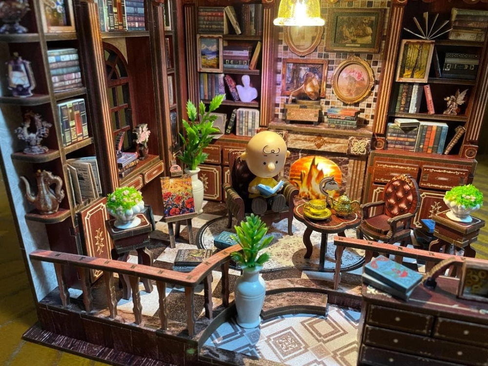 Mô hình thư viện tí hon tái hiện không gian đọc mê say