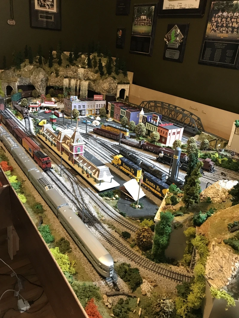 Chạy điện sống động với mô hình xe lửa mini chạy điện