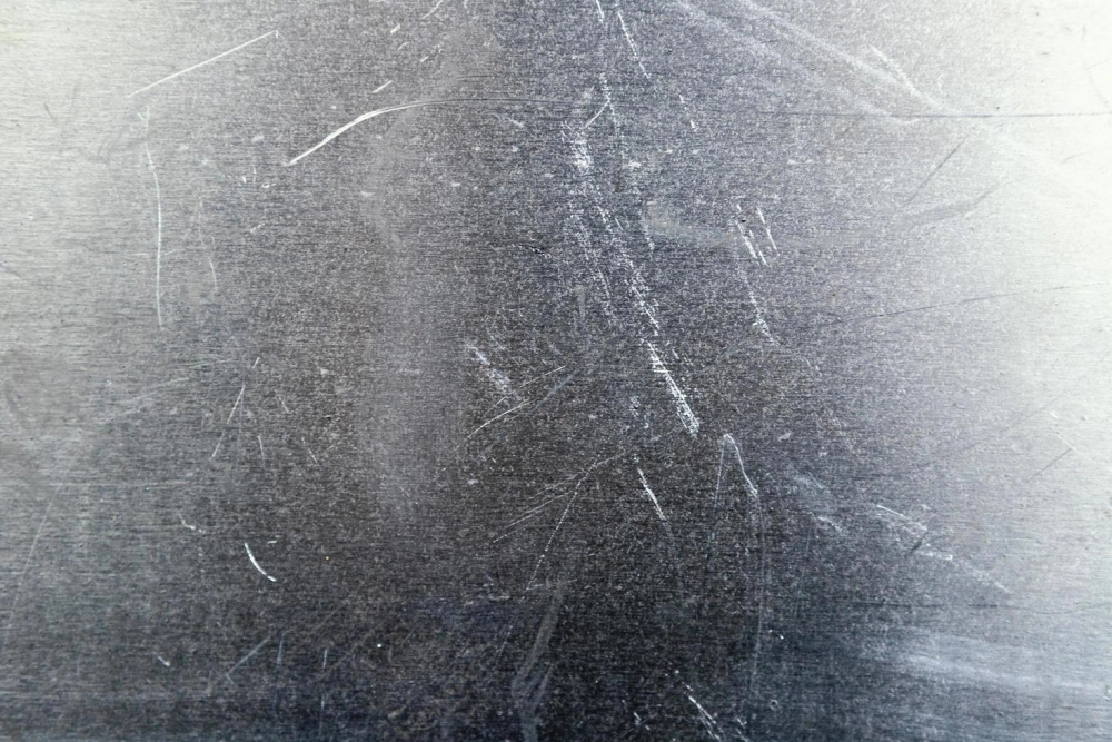 Trầy xước kim loại mang lại cảm giác cũ kỹ đặc biệt