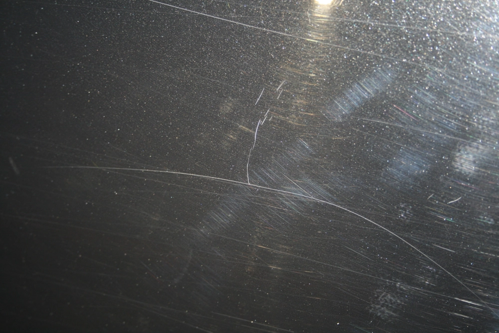 Vết xước rỉ sét tạo vẻ hoài cổ mạnh mẽ